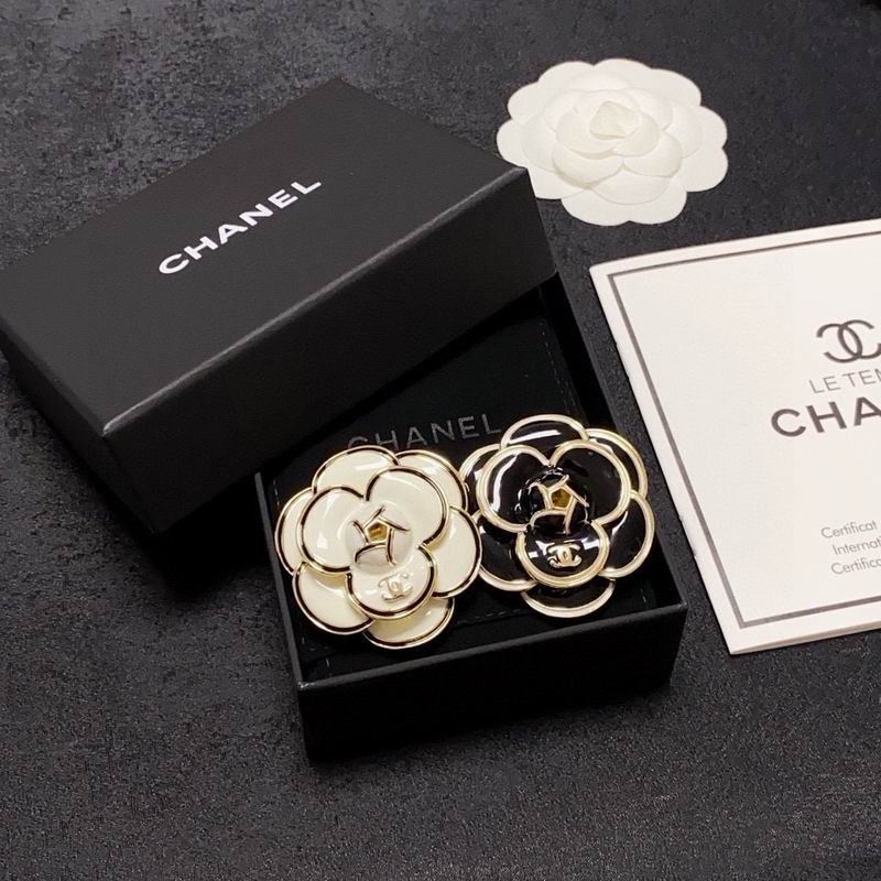 Chanel Brooch 04yxs93